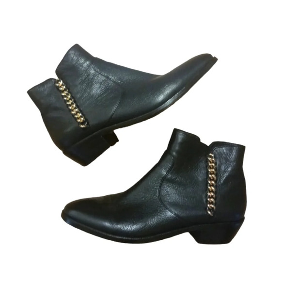 Coach Black Leather Booties Ankle Boots w Gold Chain Detail size 9 - Picture 1 of 13